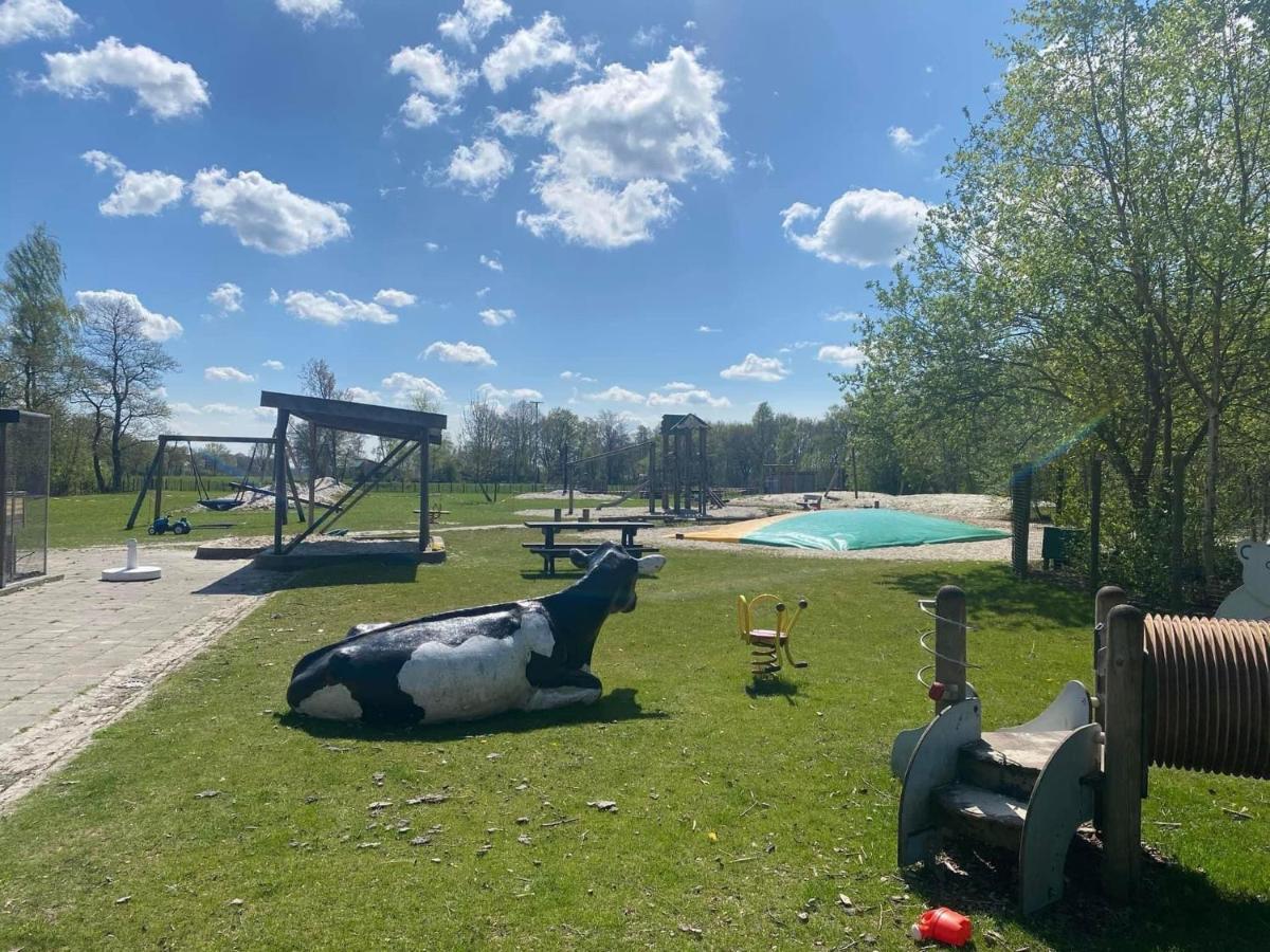 Pipowagens Bij Pannenkoekenrestaurant & Camping De Koppenjan 'Een Uniek Verblijf Met Kinderspeelboerderij' Jubbega-Schurega Экстерьер фото