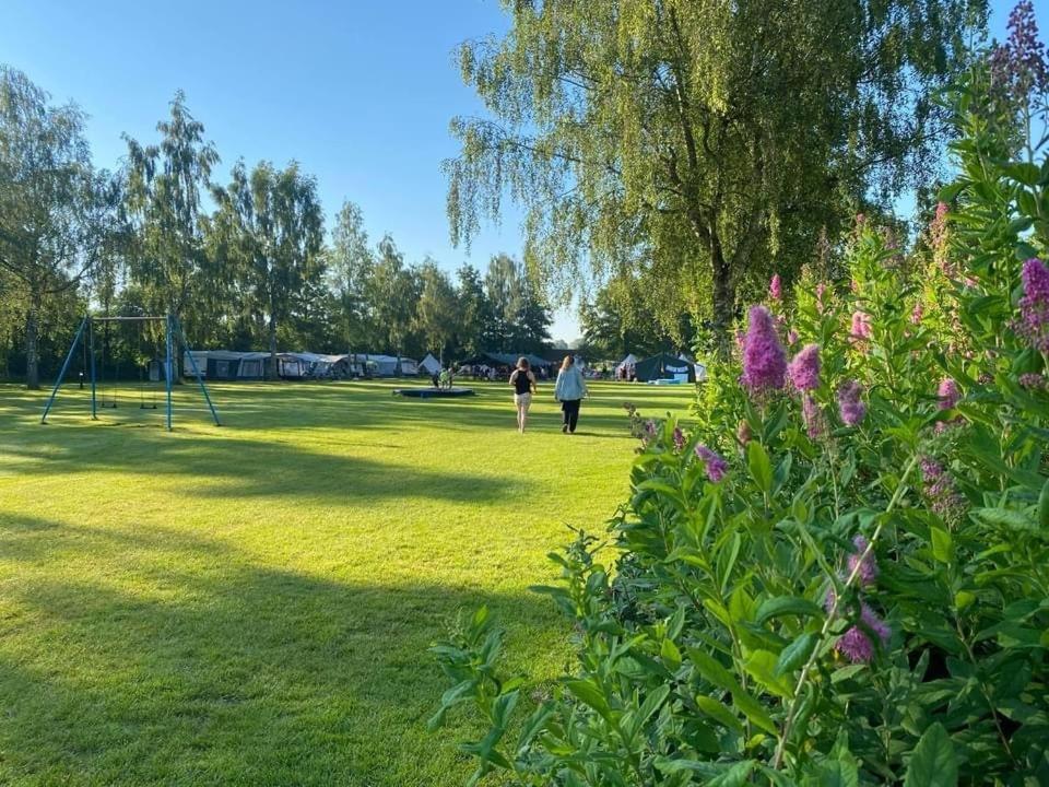 Pipowagens Bij Pannenkoekenrestaurant & Camping De Koppenjan 'Een Uniek Verblijf Met Kinderspeelboerderij' Jubbega-Schurega Экстерьер фото